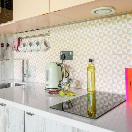 1 bedroom serviced apartment to rent - Photo 3