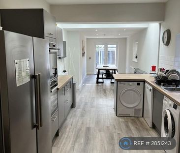 1 bedroom in a house share to rent - Photo 3