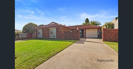 Comfortable three bedroom home with solar panels! - Photo 2