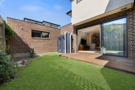1/6 Fraser Street, Glen Waverley - Photo 2