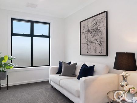 Open The Door To Family Space & Easy City Living - Photo 4