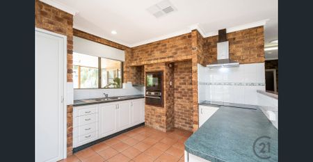 3 Bedroom Beachside Home - Photo 3