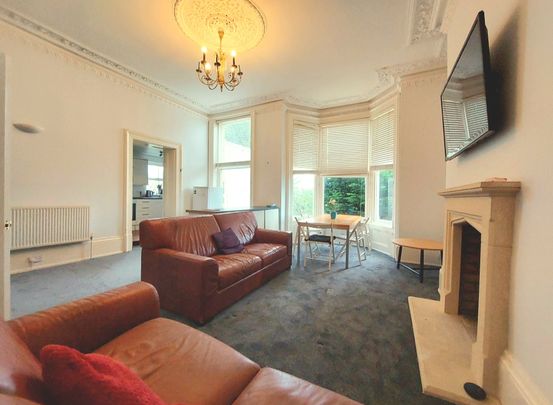 Beautiful large clean shared house in quiet leafy South Cliff area Room 2 - Photo 1