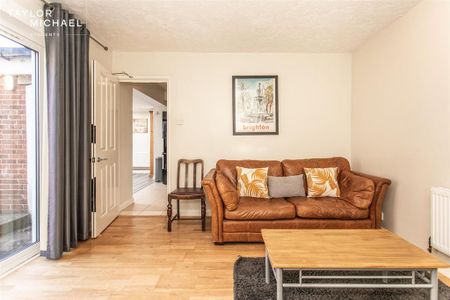 4 bedroom end of terrace house to rent - Photo 3