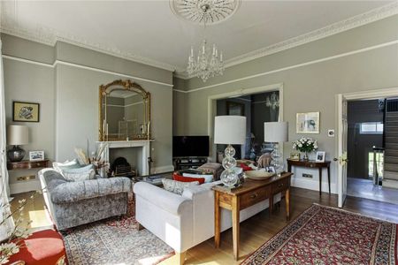 One of the finest Grade I listed townhouses to come onto the Bath market in recent years - Photo 2