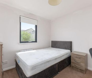 4 bedroom flat to rent - Photo 4