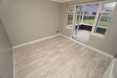 4 bedroom detached house to rent - Photo 4