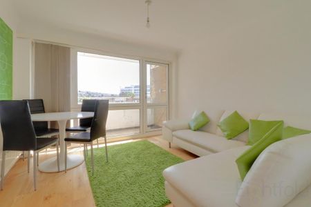 4 bedroom flat to rent - Photo 2