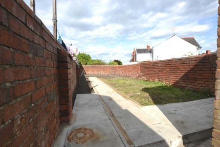 Price £1,500 pcm - Available 07/07/2025 - Unfurnished - Photo 4