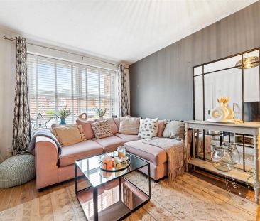 2 Bedroom House - Terraced - Photo 2