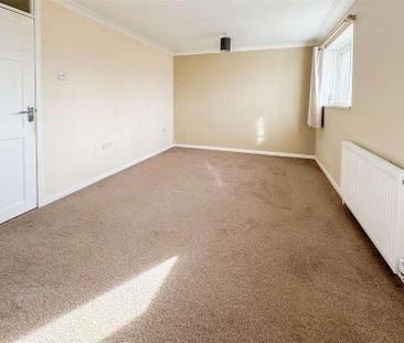 Bodiam Crescent, Eastbourne, BN22 - Photo 2
