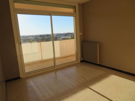 T3+GARAGE 545€ H.C St-Cesaire Nîmes, 71m² - Photo 5