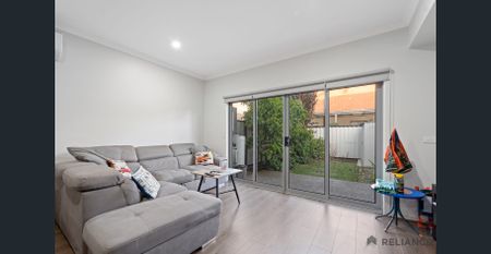 Lovely home in great Location! - Photo 2