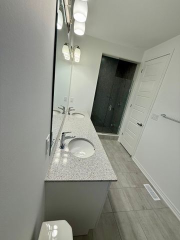 For Lease - 62 Gretzky Avenue, Barrie, Ontario - Photo 5