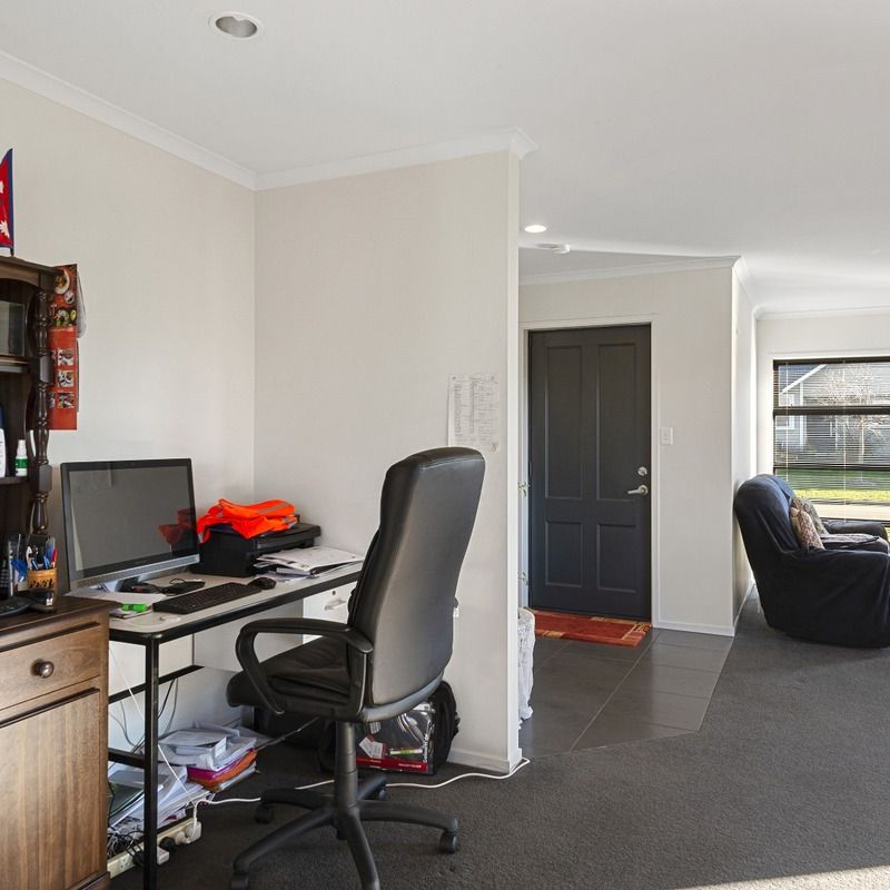 Warm & Welcoming Family Living in Lincoln - Photo 1