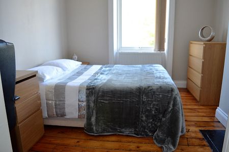 4 Double Bedroom Upper Maisonette, Heaton Road - Photo 3