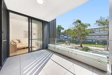 Stylish North-Facing Three Bedroom Apartment in Sought After 'Tara' Complex - Photo 3