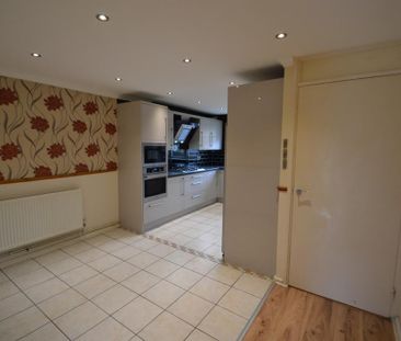 4 bedroom terraced house to rent - Photo 6