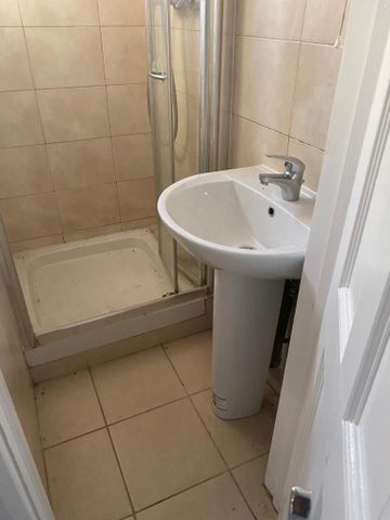 4 bedroom semi-detached house to rent - Photo 3