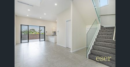 NEAR NEW DUPLEX! - Photo 5