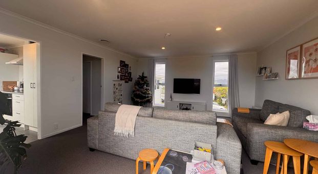 Maungaraki 4 Bedrooms - Photo 1