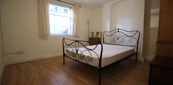 2 Bed Student Accommodation - Photo 2