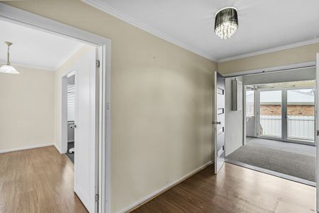 Family Home in Brighton - Photo 4