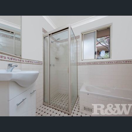 TWO BEDROOM 2 BATHROOM UNIT IN PRIME LOCATION - Photo 4