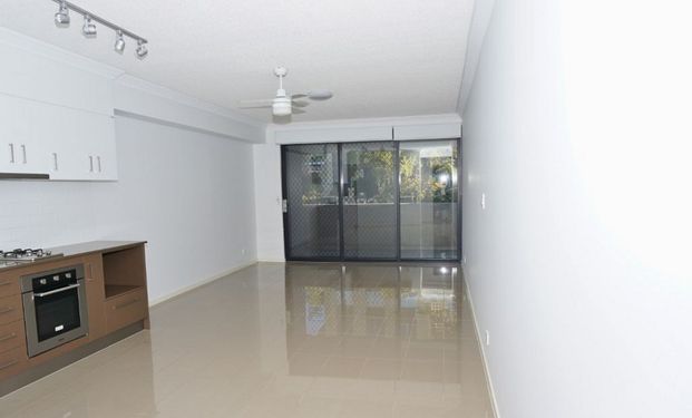 Unfurnished Apartment In Prime New Farm Location - 6 month initial lease term only - Photo 1