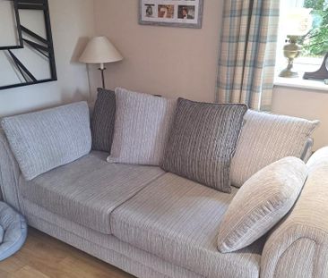 2 bedroom end of terrace house to rent - Photo 2