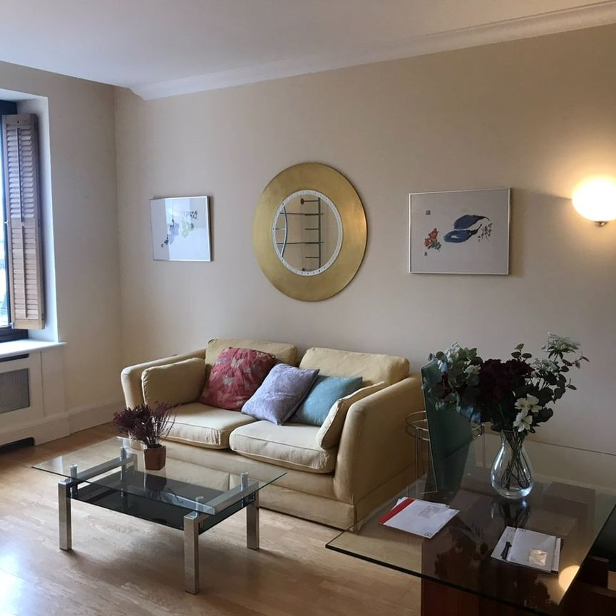 2 Bed Flat, Whitehouse Apartments, SE1 - Photo 1