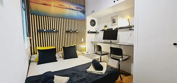 Carrer de las Navas de Tolosa, Barcelona, Catalonia 08027 - Photo 1