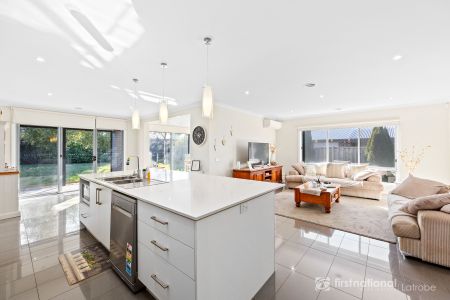 Spacious Family Haven - Photo 2