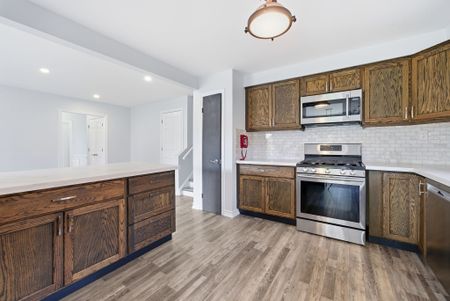 For Lease - 10 Carter Crescent, Whitby, Ontario - Photo 5