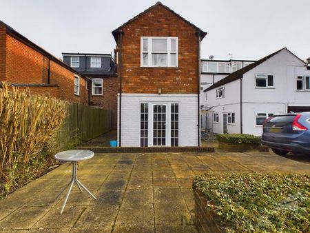 1 bedroom ground floor flat to rent - Photo 2