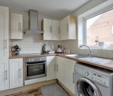 2 bedroom terraced house to rent - Photo 4