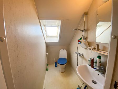Fint værelse i taglejlighed i Hobro gågade - Foto 3