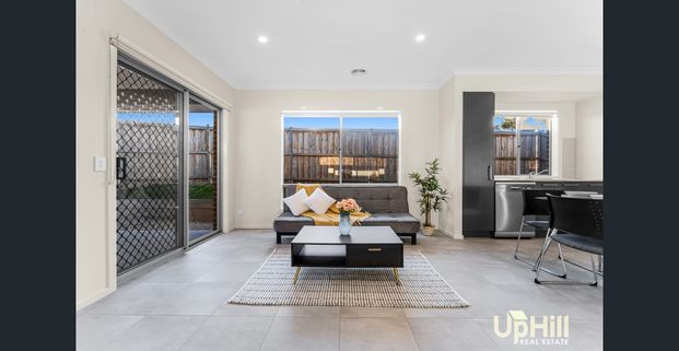 Immaculate Family House In MAYFIELD ESTATE! - Photo 1