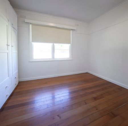 80 Oriel Road, Ivanhoe - Photo 2