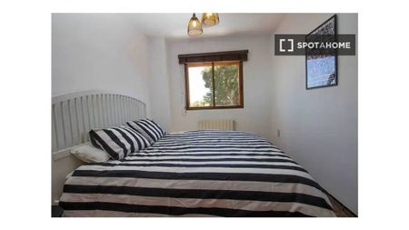 5 room luxury Flat for rent in La Pobla de Vallbona, Valencia - Photo 3