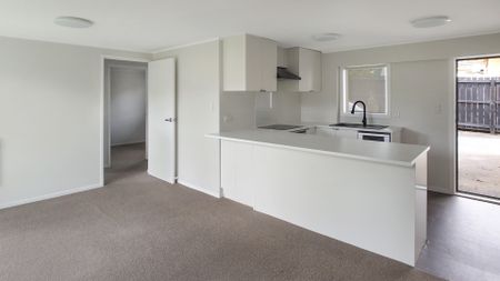 NEW LYNN - 2 Bedroom - Photo 4
