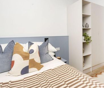 1 bedroom in a flat share to rent - Photo 2