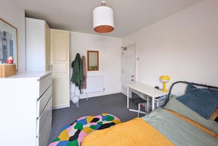 1 bedroom in a house share to rent - Photo 4