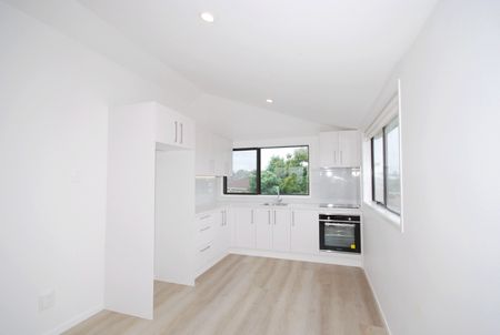 BLOCKHOUSE BAY, 3 BEDROOMS - Photo 2