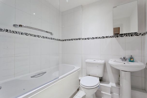 2 Bed Flat, Windmill Lane, E15 - Photo 1