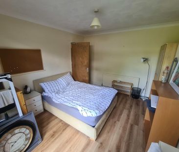 4 bedroom semi-detached house to rent - Photo 1