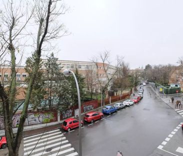 Stylish room ideal for female professionals and postgraduates in 6-bedroom apartment in Carabanchel - Foto 5