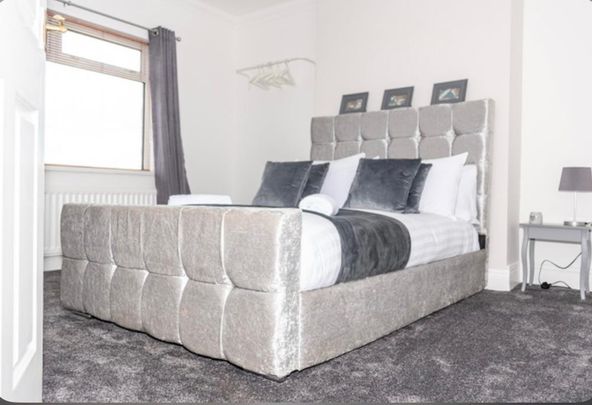 2 bedroom flat to rent - Photo 1