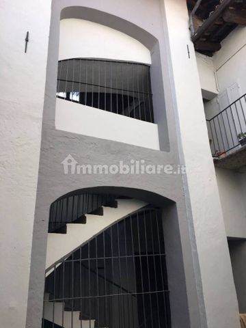 Quadrilocale vicolo dell'Arco 1, Centro, Alba - Photo 2