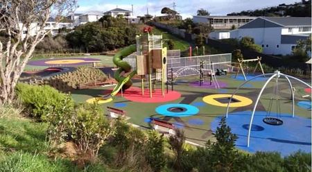 Sunny Two-Bedrooms on the flat Newlands Road - Photo 3